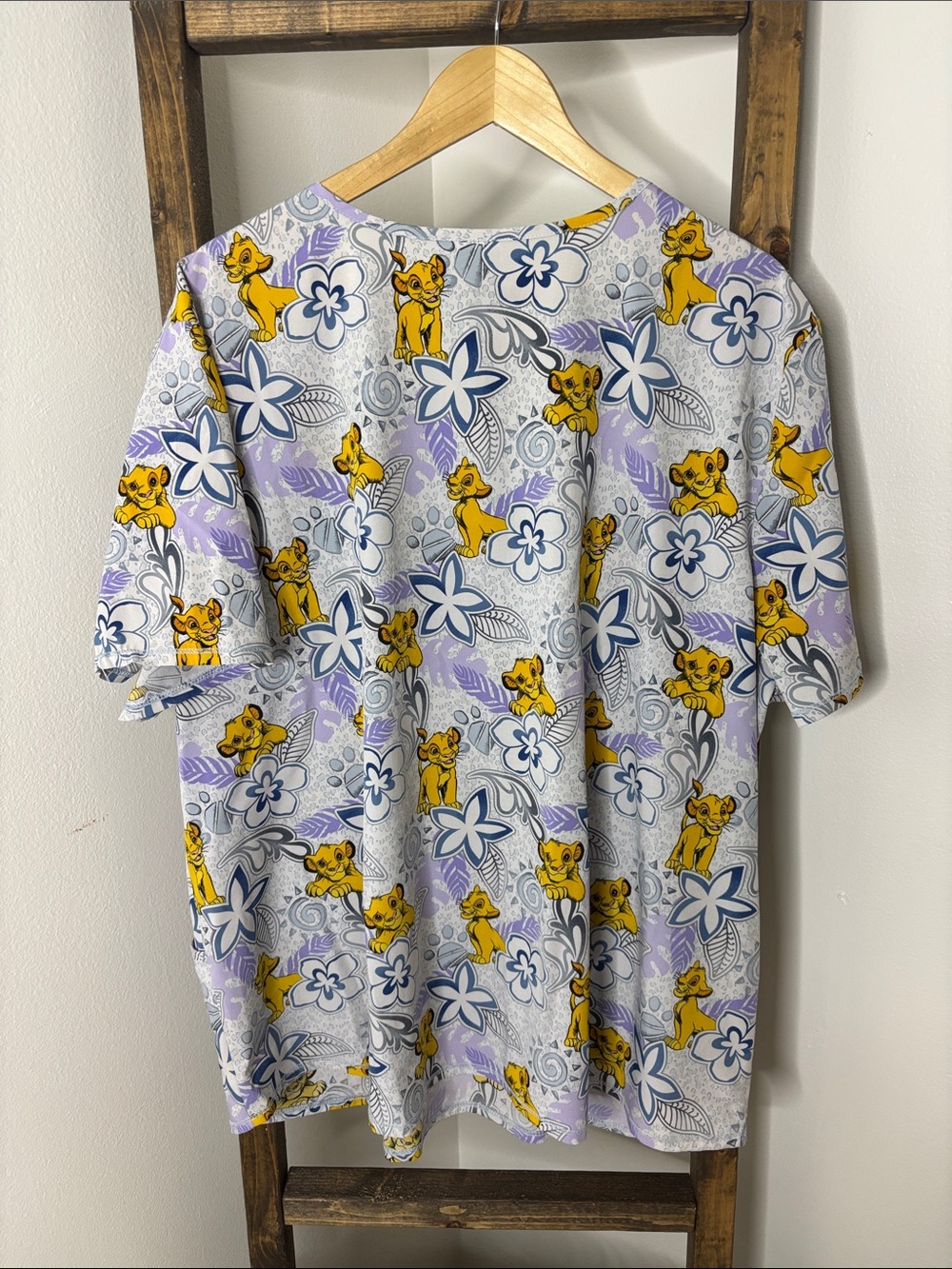 Disney Lion King Simba Yellow Floral V-Neck Scrub Top Size 3X - Picture 5 of 5